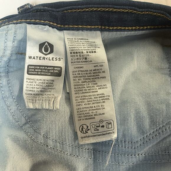 Levi’s Blue Dark Wash Cotton Blend Classic Denim Bermuda Womens Shorts Size 18W - Picture 7 of 14